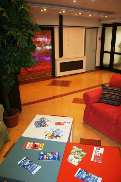 Walking Bed Downtown Hostel